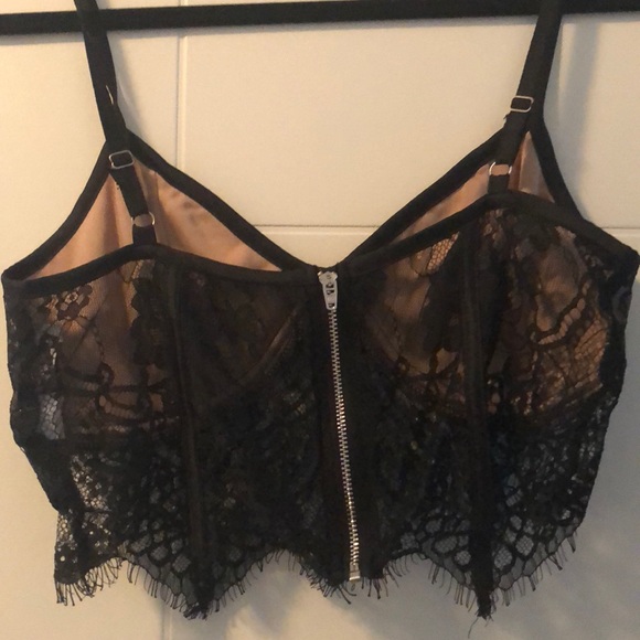 Black lace crop top - Picture 2 of 2